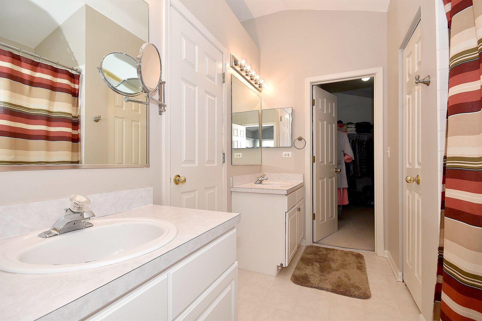 6830 Highgate Road Carpentersville, IL 60110 - Photo 12 of 25 Gallery Image 12