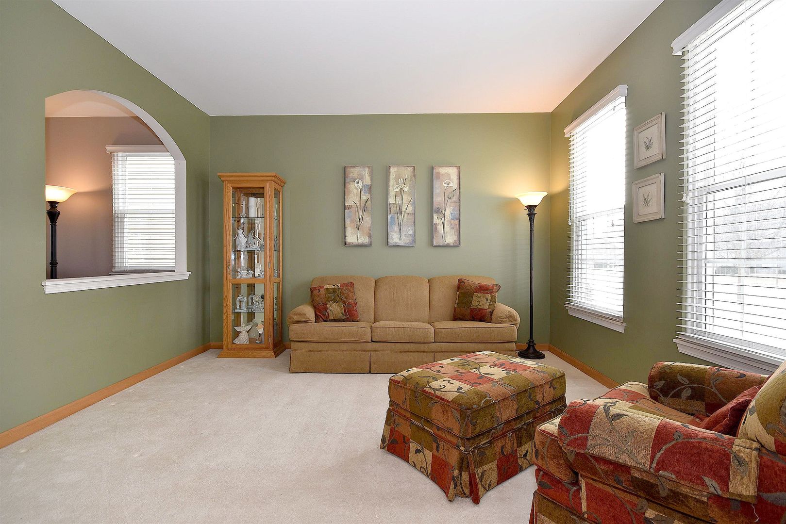 6830 Highgate Road Carpentersville, IL 60110 - Photo 5 of 25 Gallery Image 5