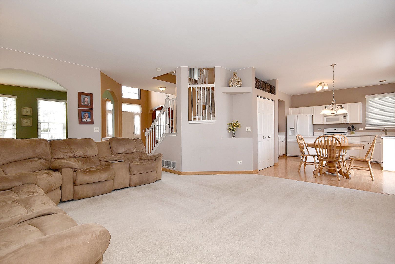 6830 Highgate Road Carpentersville, IL 60110 - Photo 7 of 25 Gallery Image 7