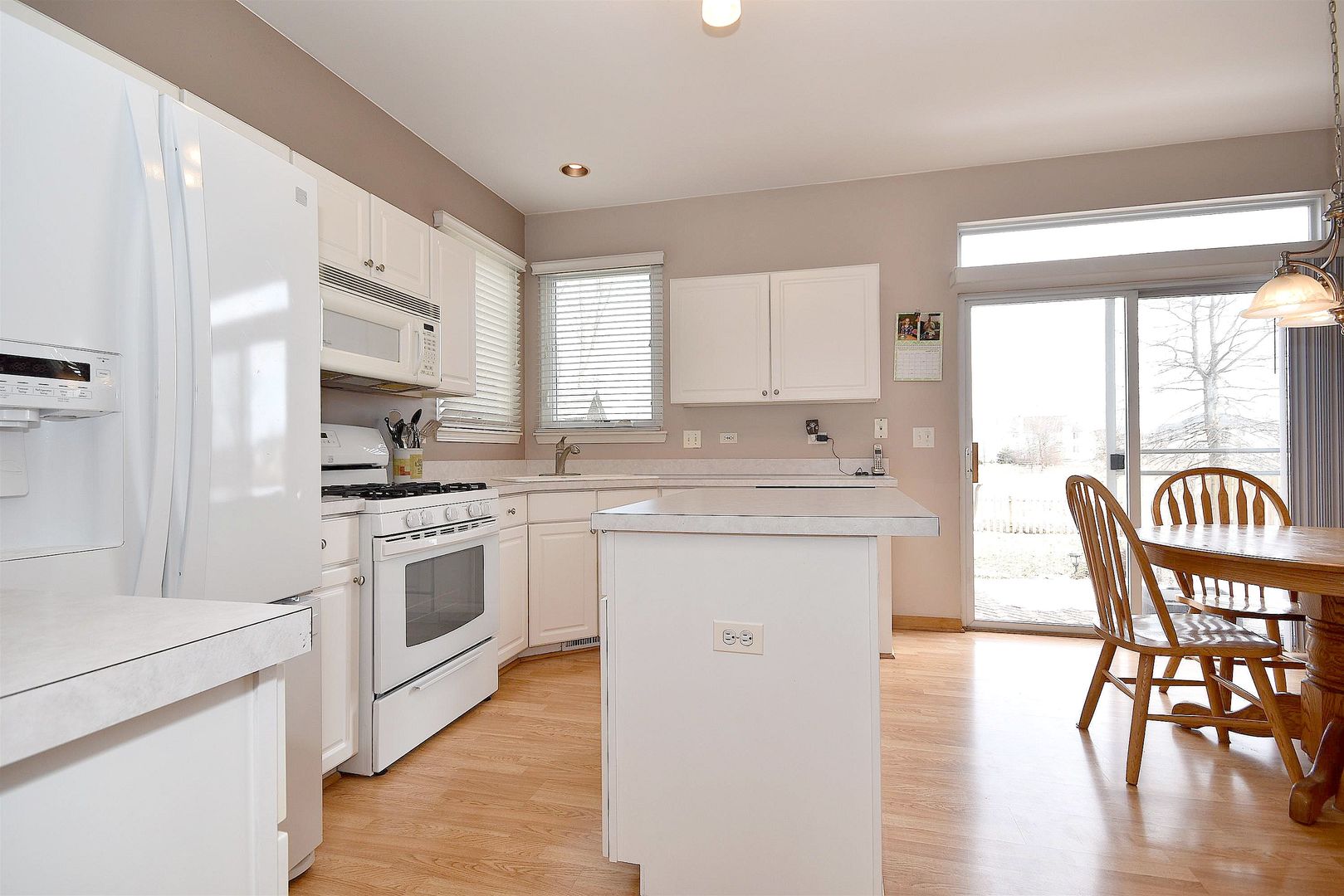 6830 Highgate Road Carpentersville, IL 60110 - Photo 9 of 25 Gallery Image 9