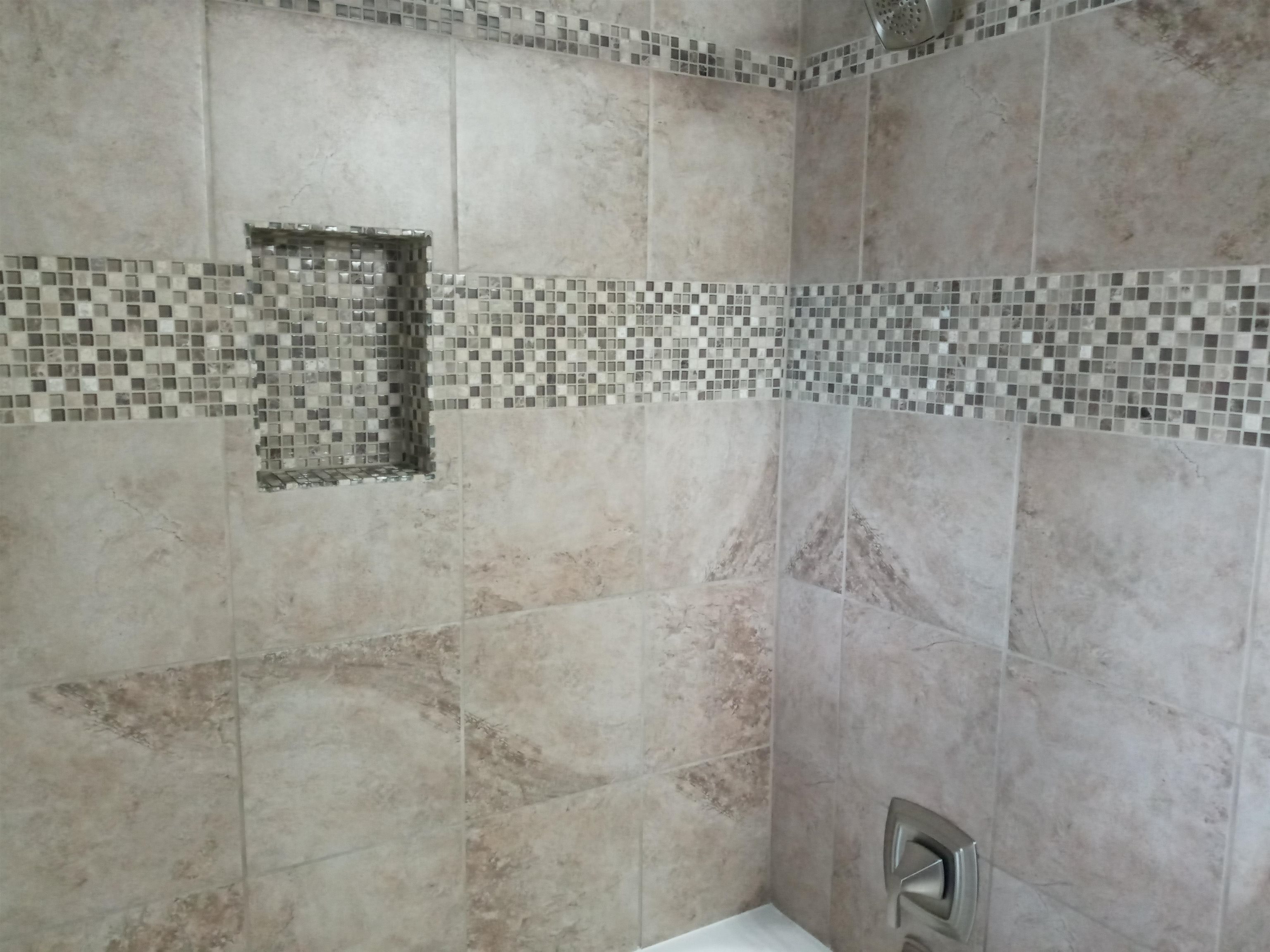 207 Westfield Road Winnebago, IL 61088 - Photo 20 of 27 a bathroom with a shower
