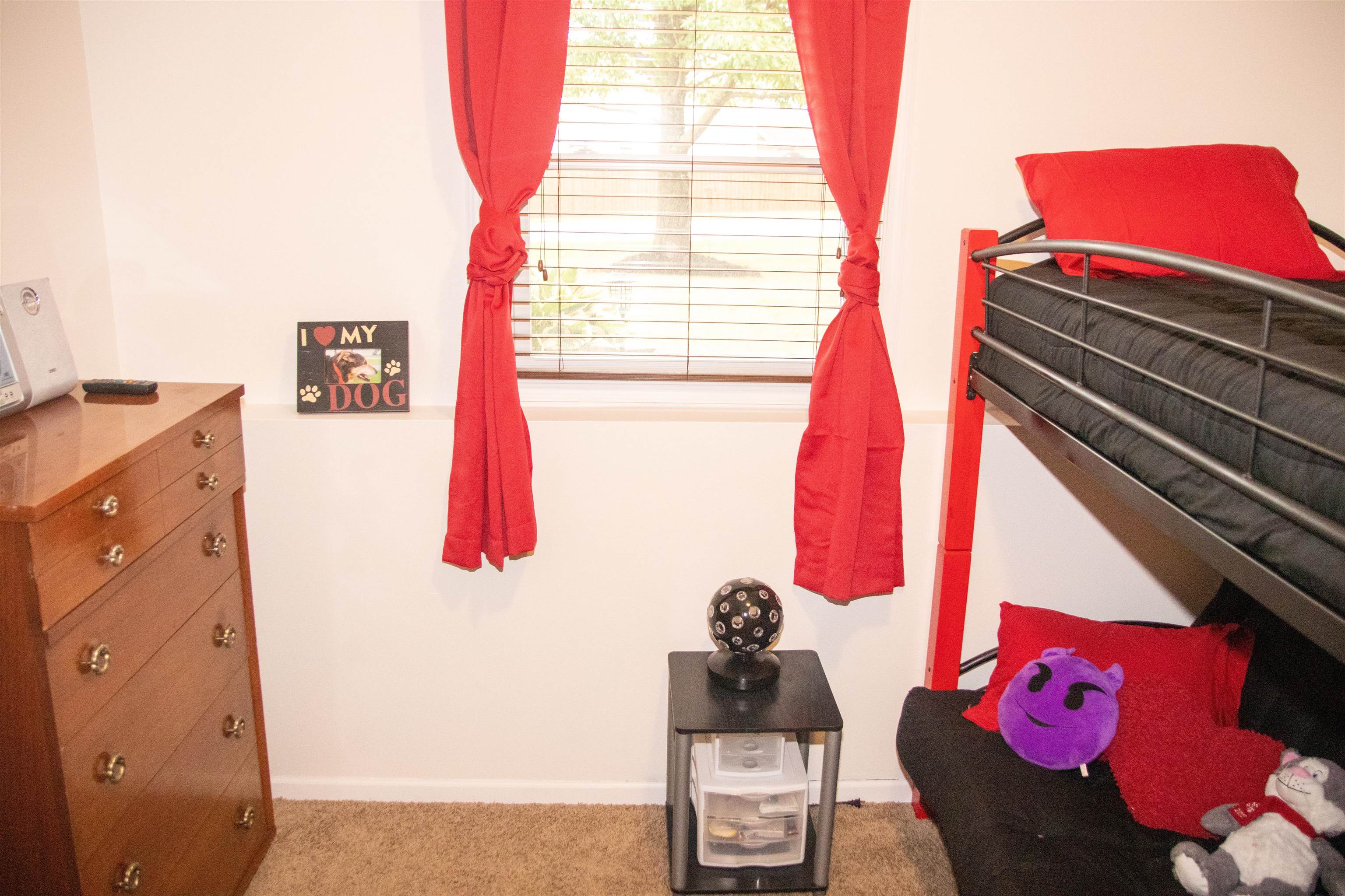 207 Westfield Road Winnebago, IL 61088 - Photo 23 of 27 a living room with furniture and a window