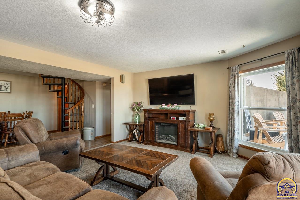 422 Western Street Onaga, KS 66521 - Photo 4 of 27