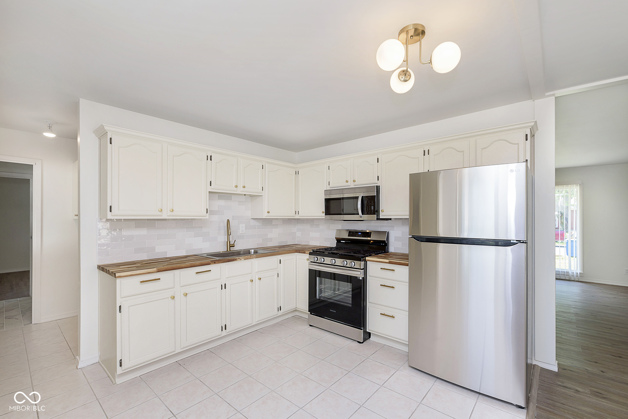 8238 Crousore Road Indianapolis, IN 46219 - Photo 4 of 15