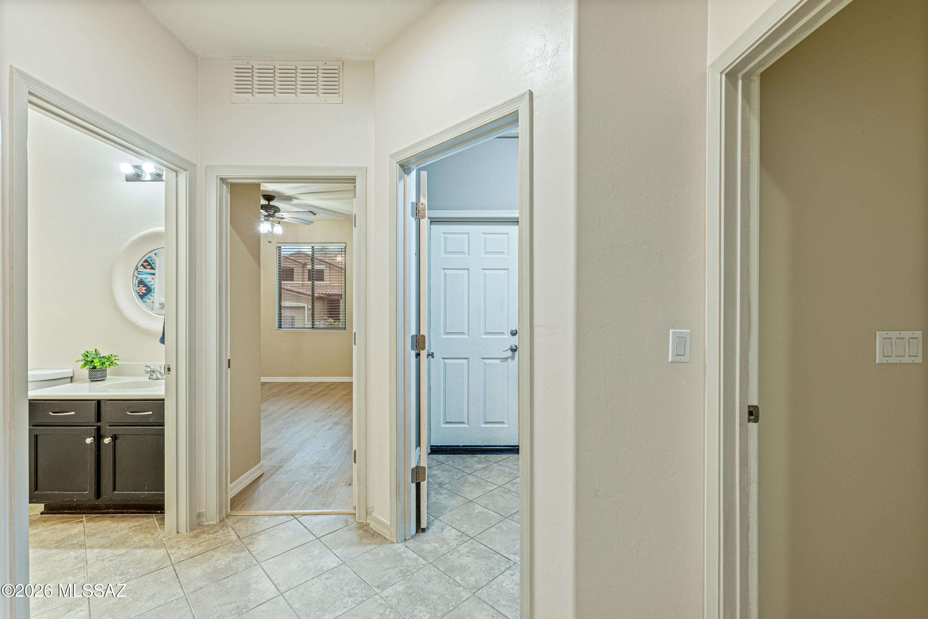 38946 South Running Roses Lane Tucson, AZ 85739 - Photo 22 of 36 Hallway