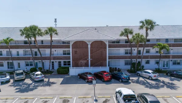 $115,000 | 2050 Northeast 39th Street, Unit E307, Lighthouse Point, FL 33064