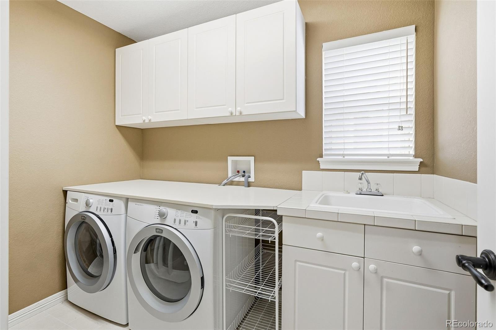 10482 Grizzly Gulch Highlands Ranch, CO 80129 - Photo 20 of 50 a utility room with sink dryer and washer