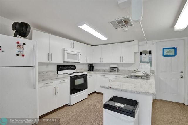 $250,000 | 1410 South Ocean Boulevard, Unit 1F, Lauderdale-by-the-Sea, FL 33062