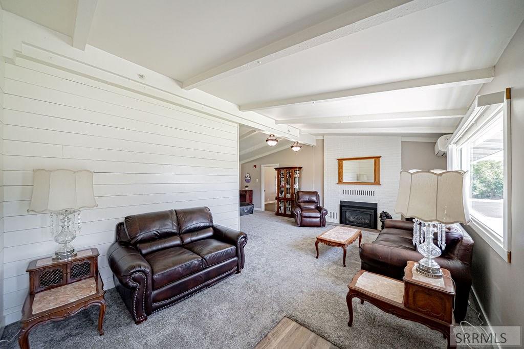 1005 Airport Road Blackfoot, ID 83221 - Photo 6 of 48 Living Room