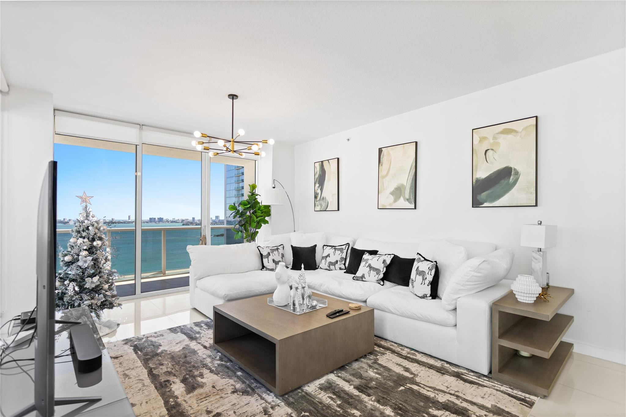 600 Northeast 27th Street, Unit 2301 Miami, FL 33137 - Photo 20 of 77 a living room with furniture plant and a window