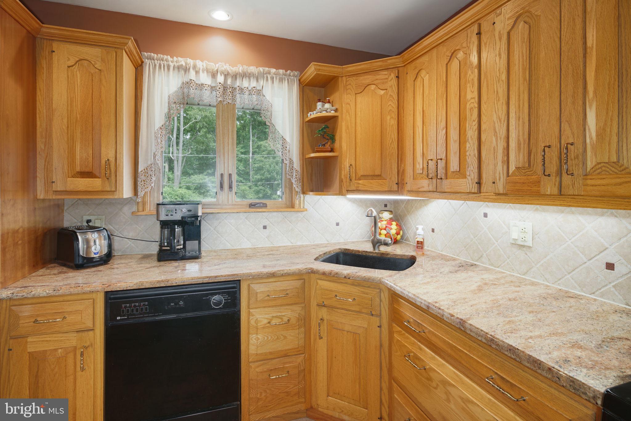 501 Wingate Road Huntingdon Valley, PA 19006 - Photo 14 of 38 Functional w/warm color palette