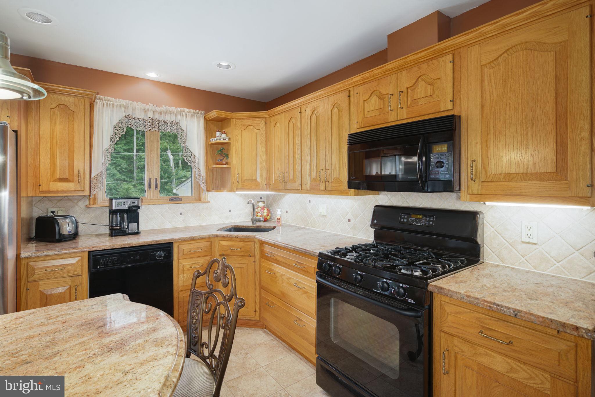 501 Wingate Road Huntingdon Valley, PA 19006 - Photo 16 of 38 Gas Cooking