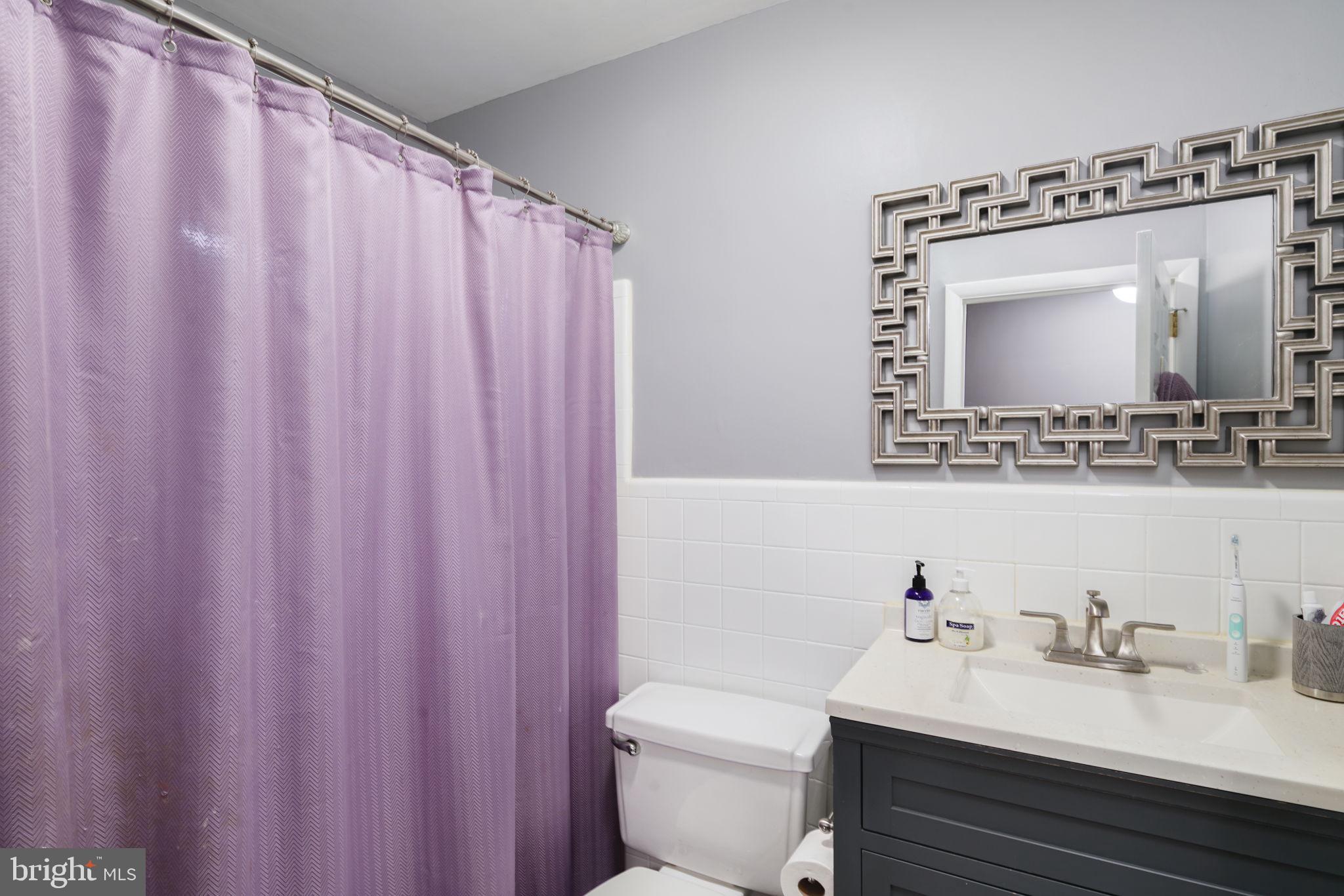 501 Wingate Road Huntingdon Valley, PA 19006 - Photo 23 of 38 Wonderful shared hall bath