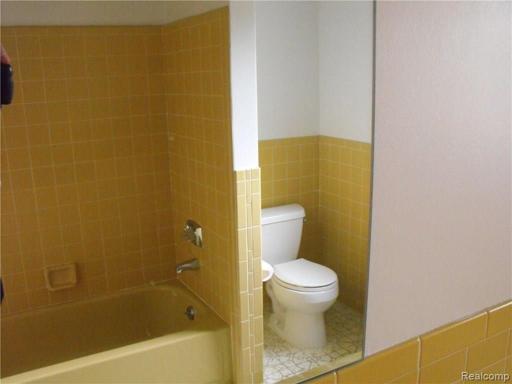 3600 Leason Road Sterling Heights, MI 48310 - Photo 30 of 60 CommonBath 1- 2.JPG