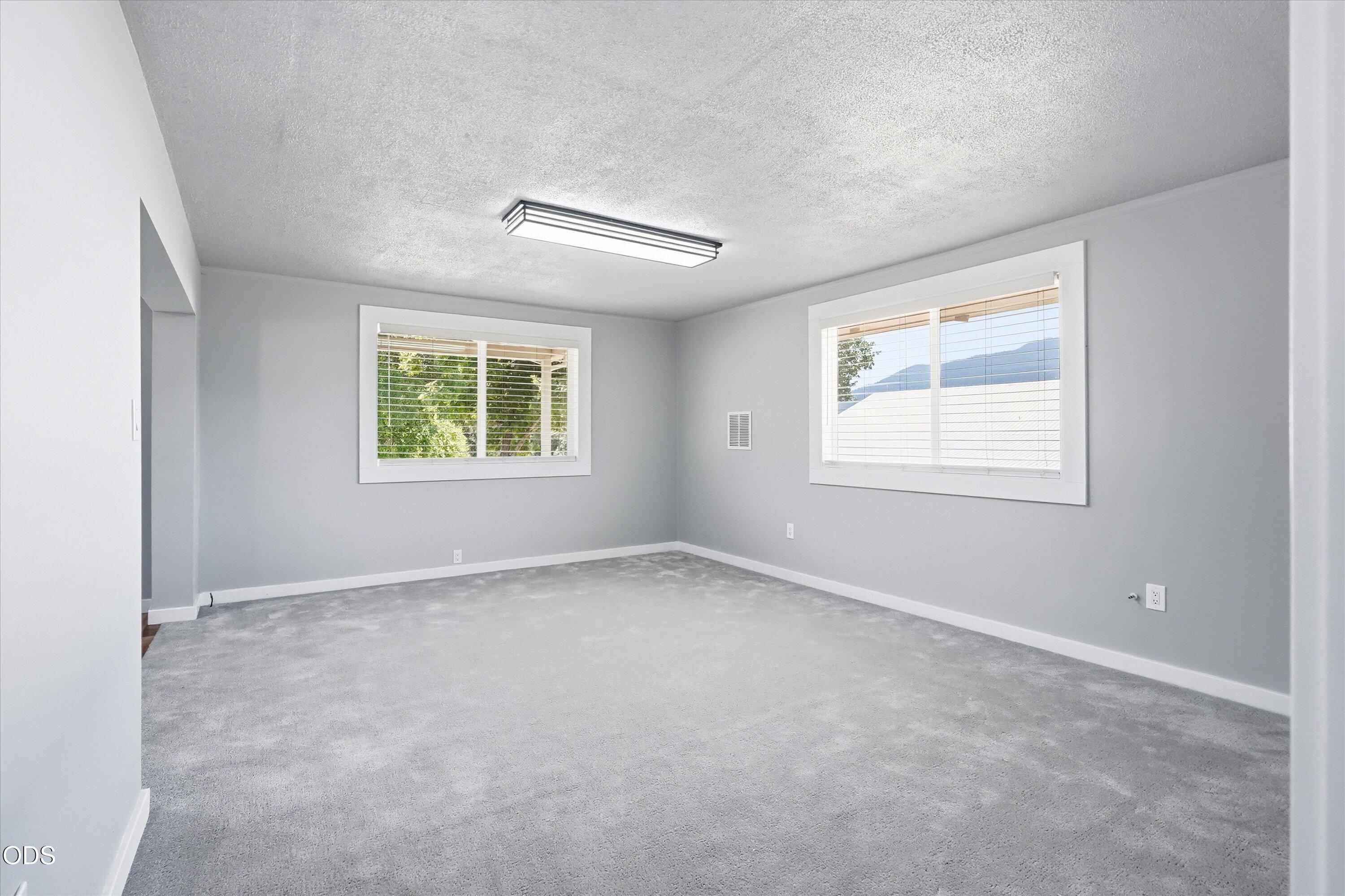 8960 North Applegate Road Grants Pass, OR 97527 - Photo 13 of 37