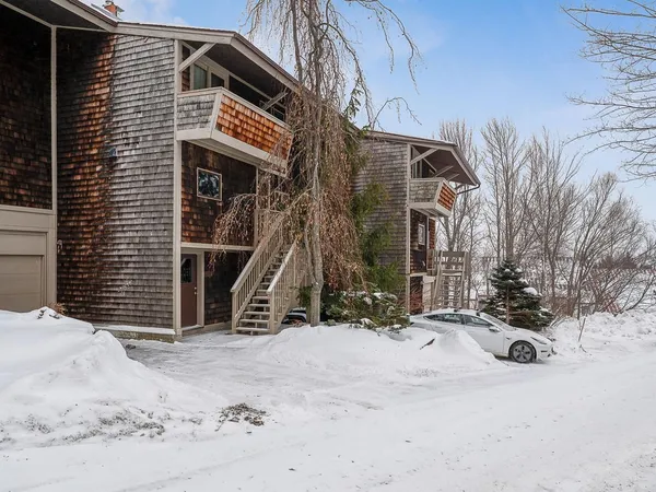 $915,000 | 154 Forum Drive, Unit 2, Warren, VT 05674