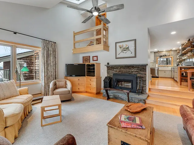 $915,000 | 154 Forum Drive, Unit 2, Warren, VT 05674