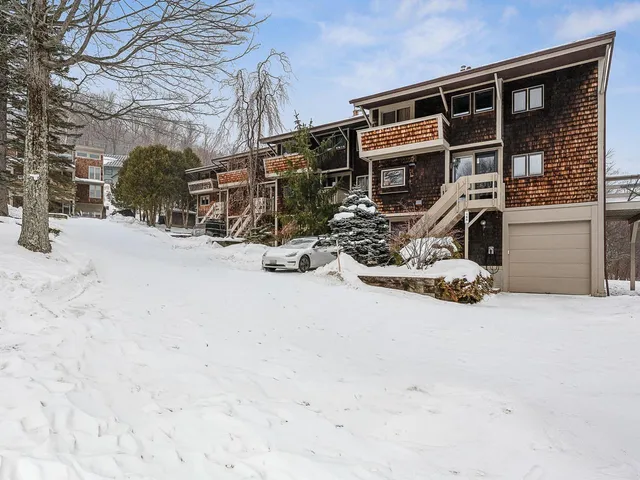 $915,000 | 154 Forum Drive, Unit 2, Warren, VT 05674