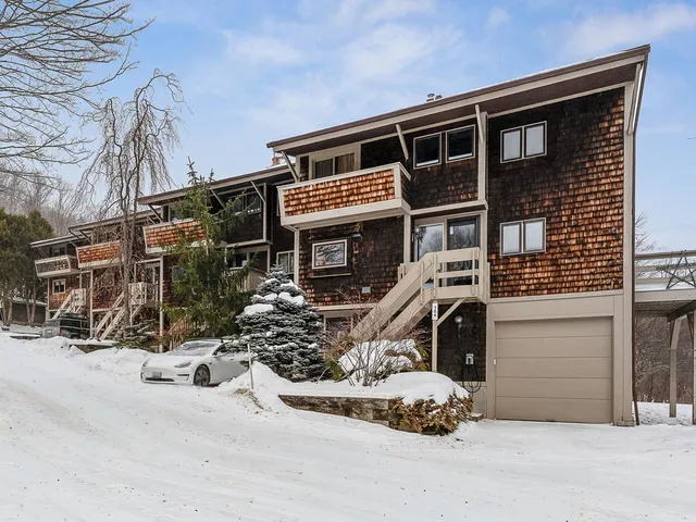 $915,000 | 154 Forum Drive, Unit 2, Warren, VT 05674