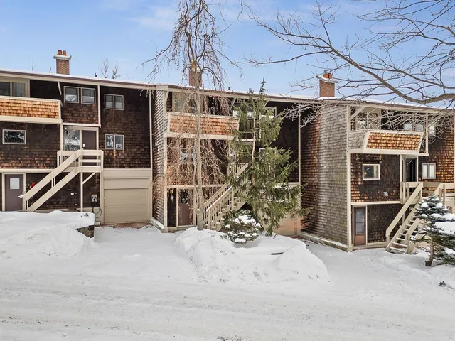 $915,000 | 154 Forum Drive, Unit 2, Warren, VT 05674