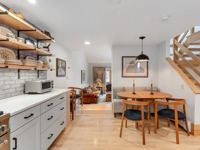 $915,000 | 154 Forum Drive, Unit 2, Warren, VT 05674