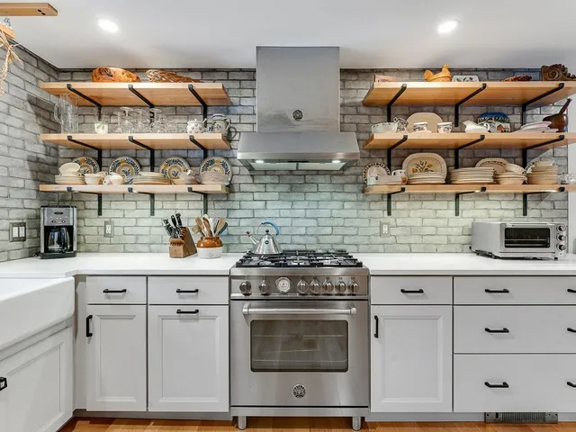 $915,000 | 154 Forum Drive, Unit 2, Warren, VT 05674