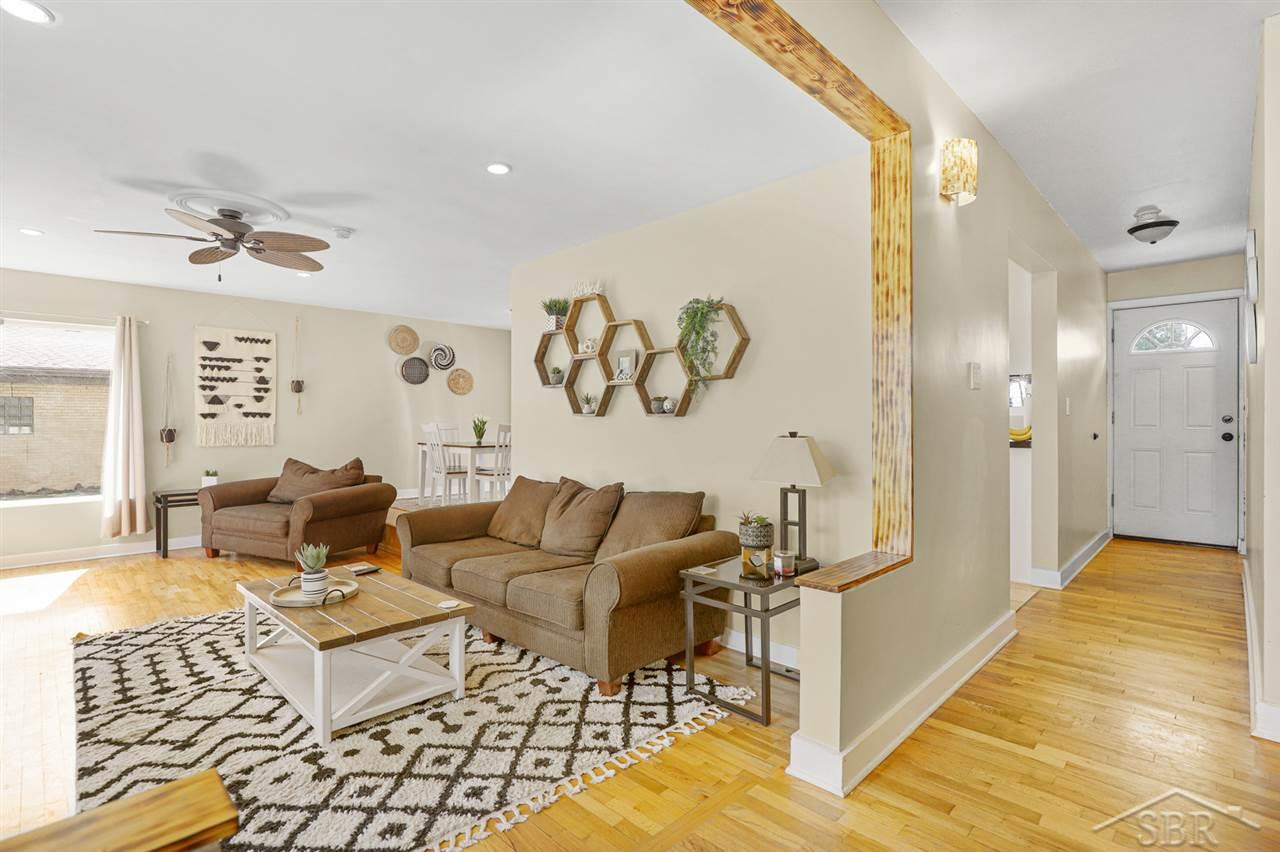 2835 Midland Road Saginaw, MI 48603 - Photo 11 of 31 Spacious entry