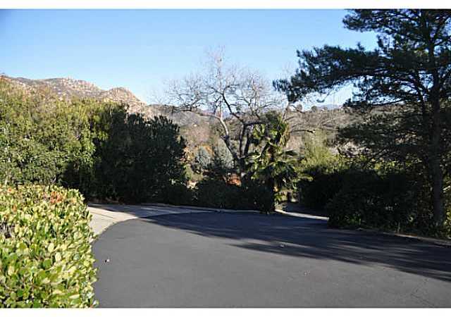 24624 Pappas Road Ramona, CA 92065 - Photo 18 of 18 Entry long driveway