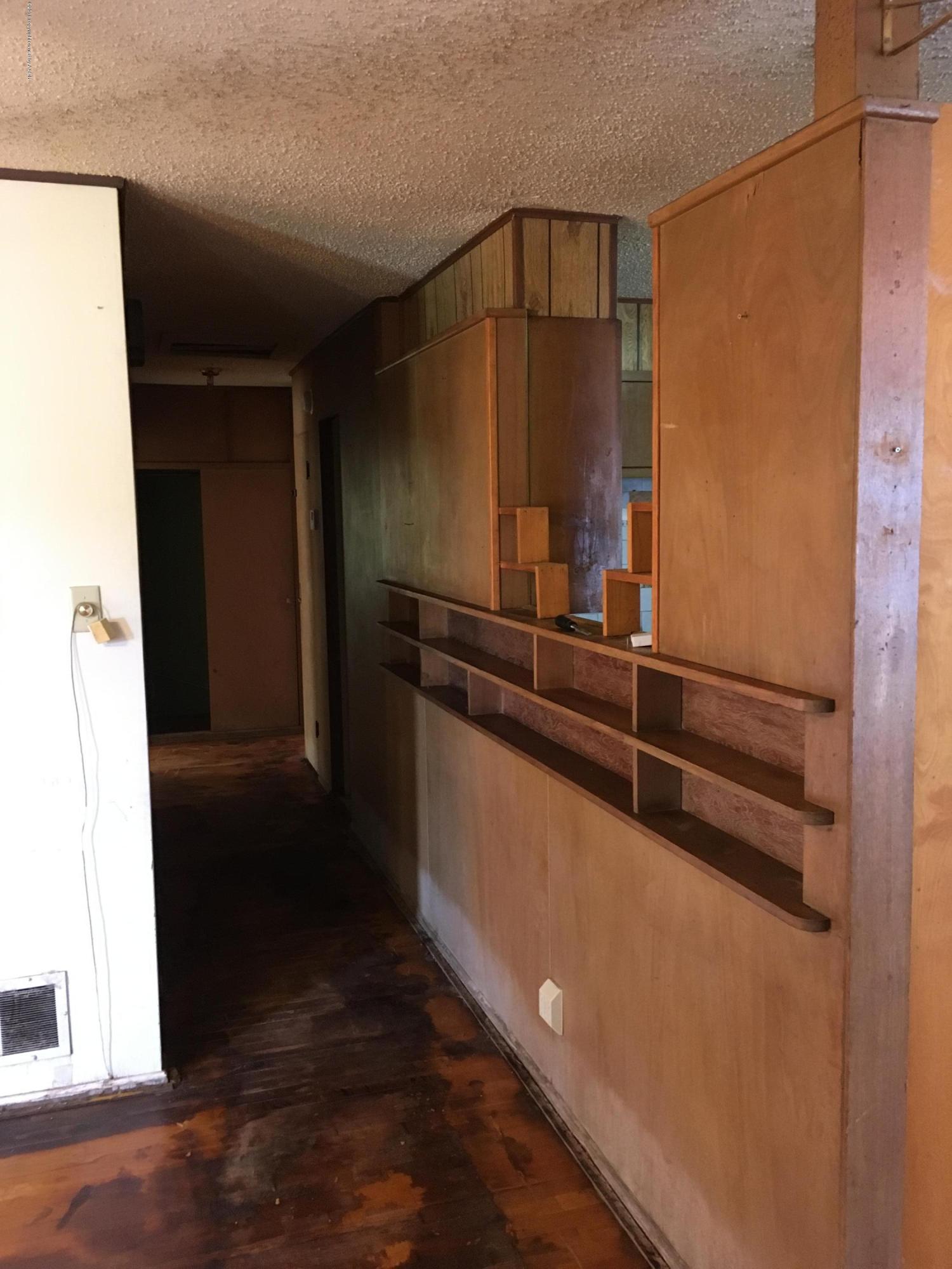 4704 Crockett Street Amarillo, TX 79110 - Photo 5 of 14 Built-ins