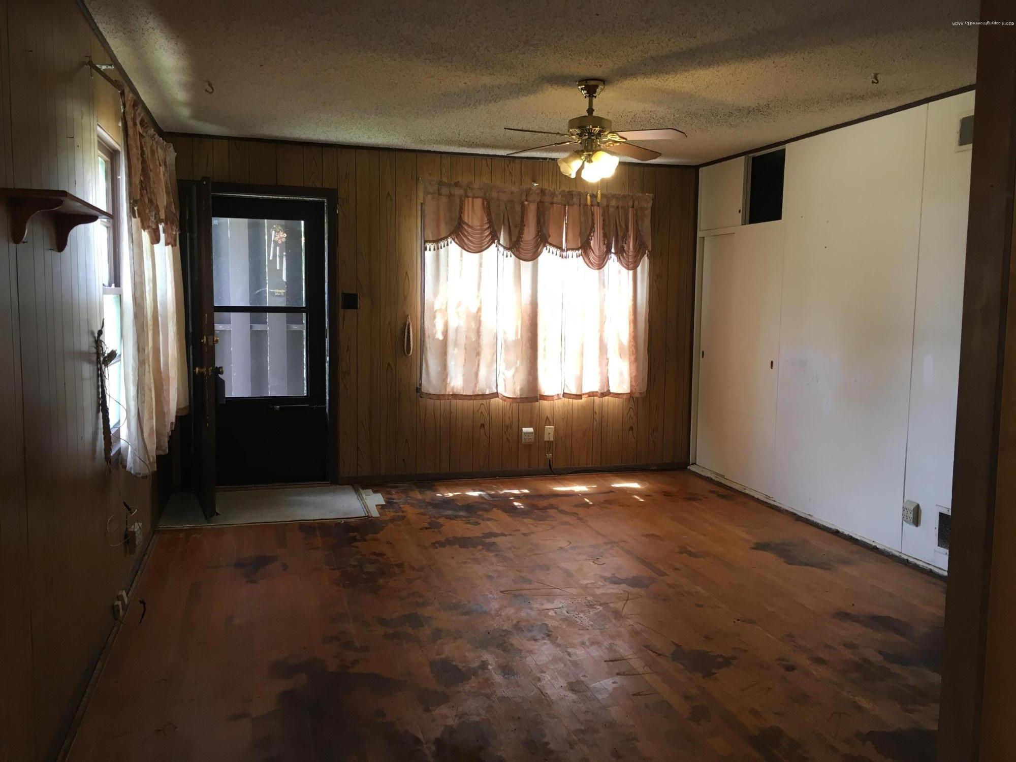 4704 Crockett Street Amarillo, TX 79110 - Photo 7 of 14 Living area