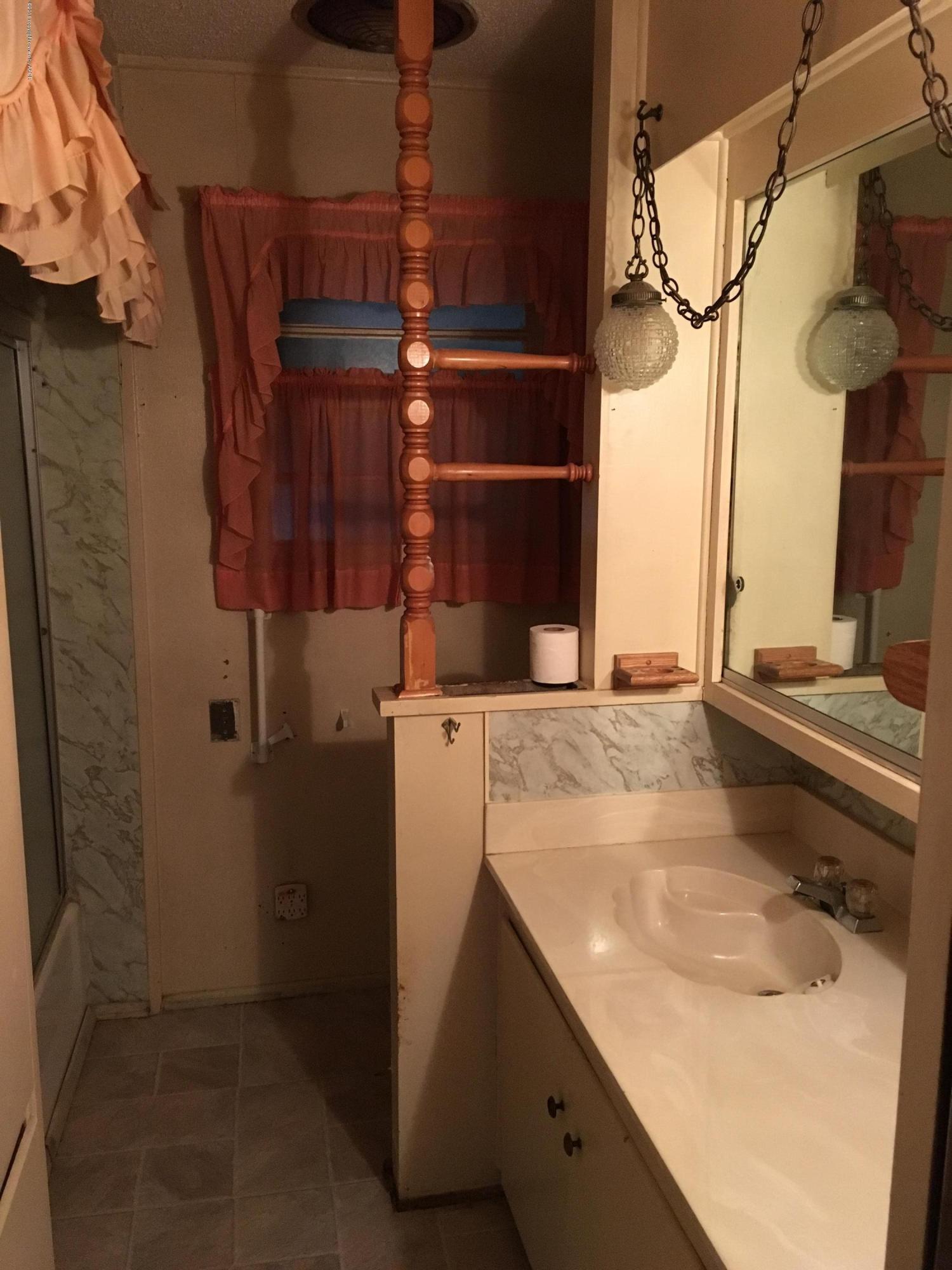 4704 Crockett Street Amarillo, TX 79110 - Photo 8 of 14 Bathroom