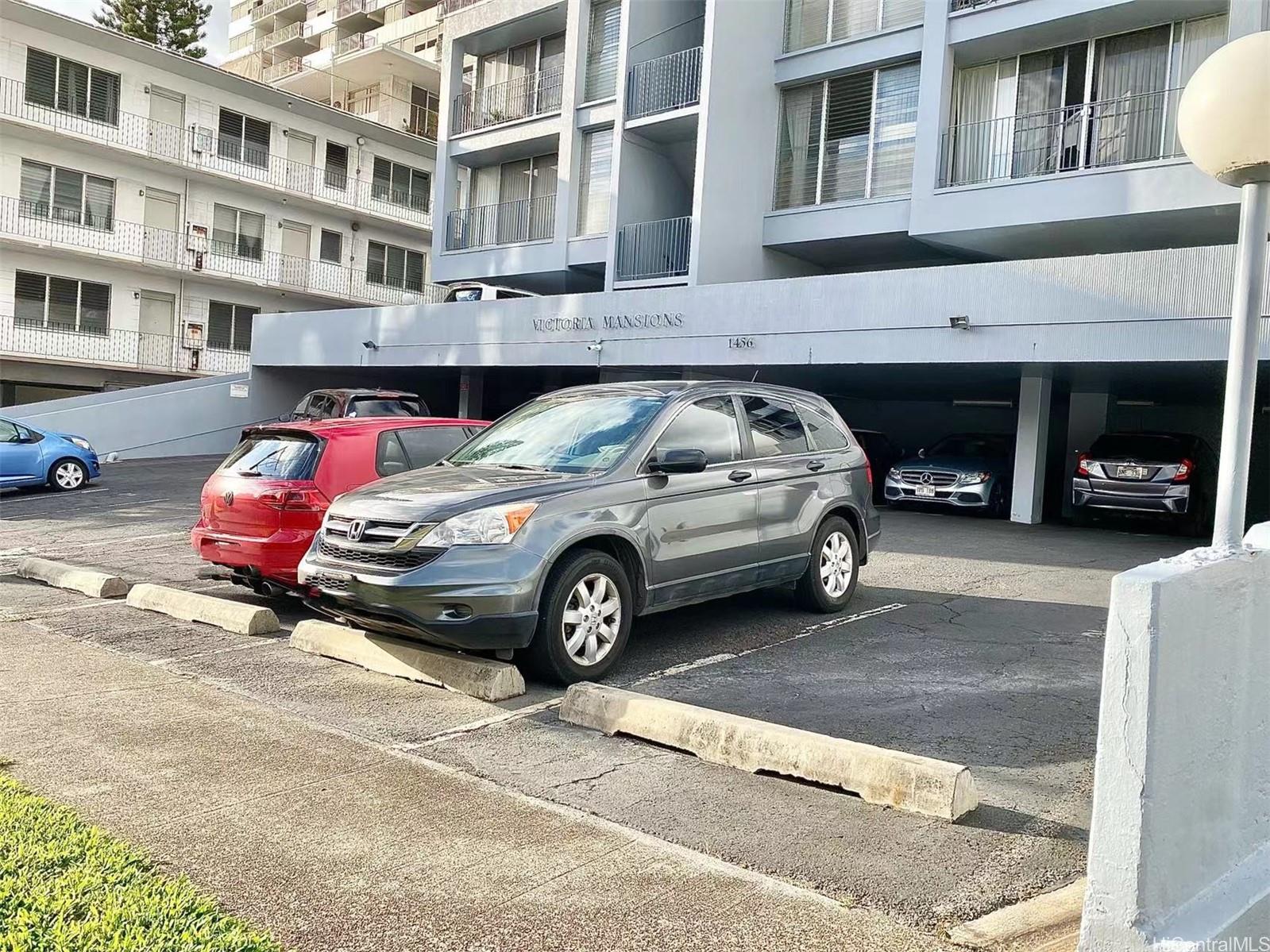 1456 Thurston Avenue, Unit A204 Honolulu, HI 96822 - Photo 11 of 12 a car parked in front of a building