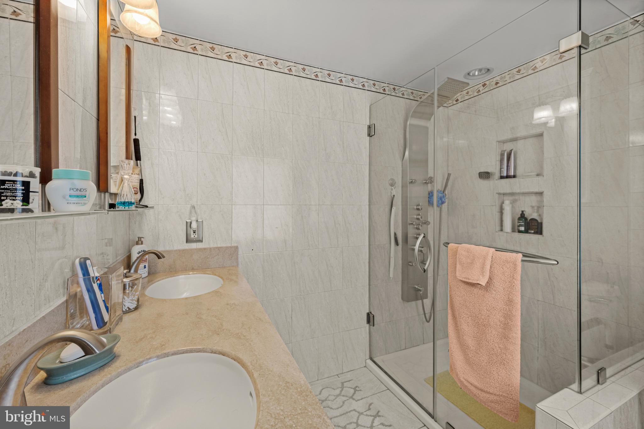 9307 Montpelier Drive Laurel, MD 20708 - Photo 37 of 69 Primary En Suite