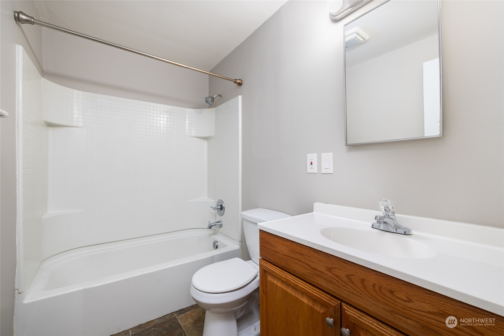 422 Simons Avenue Burlington, WA 98233 - Photo 14 of 21 a bathroom with a sink a toilet and a bathtub