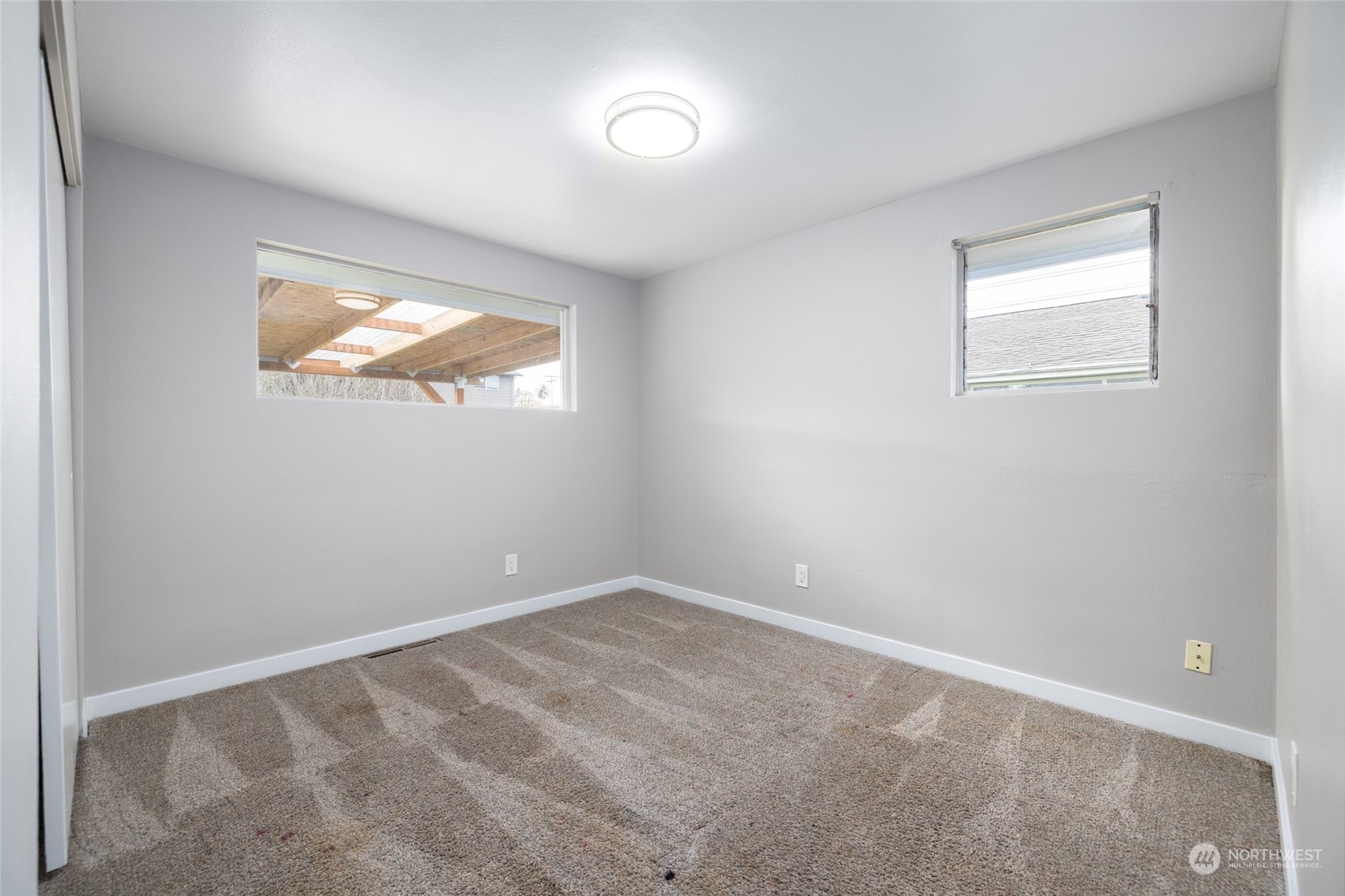 422 Simons Avenue Burlington, WA 98233 - Photo 15 of 21 an empty room with windows and entrance