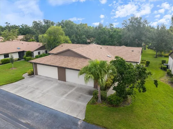 $234,900 | 462 Oak Hill Circle, Unit 5, Sarasota, FL 34232