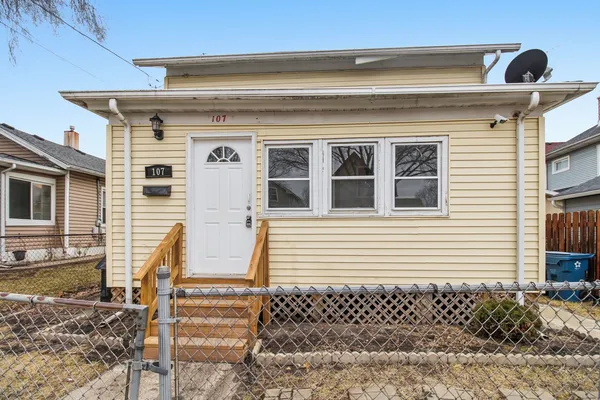 $220,000 | 107 North State Street, Aurora, IL 60505