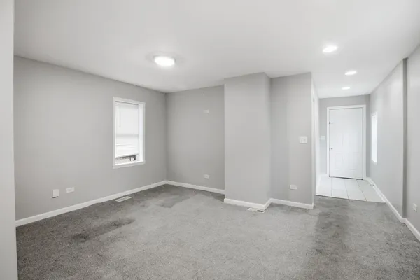 $220,000 | 107 North State Street, Aurora, IL 60505