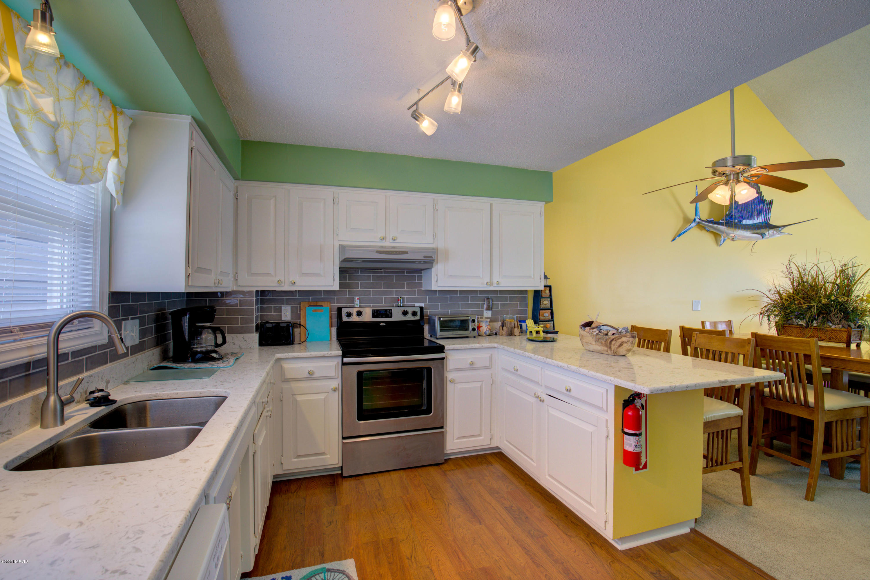 2280 New River Inlet Road, Unit 2 North Topsail Beach, NC 28460 - Photo 3 of 31 2280-2 NRIR - Interiors_25