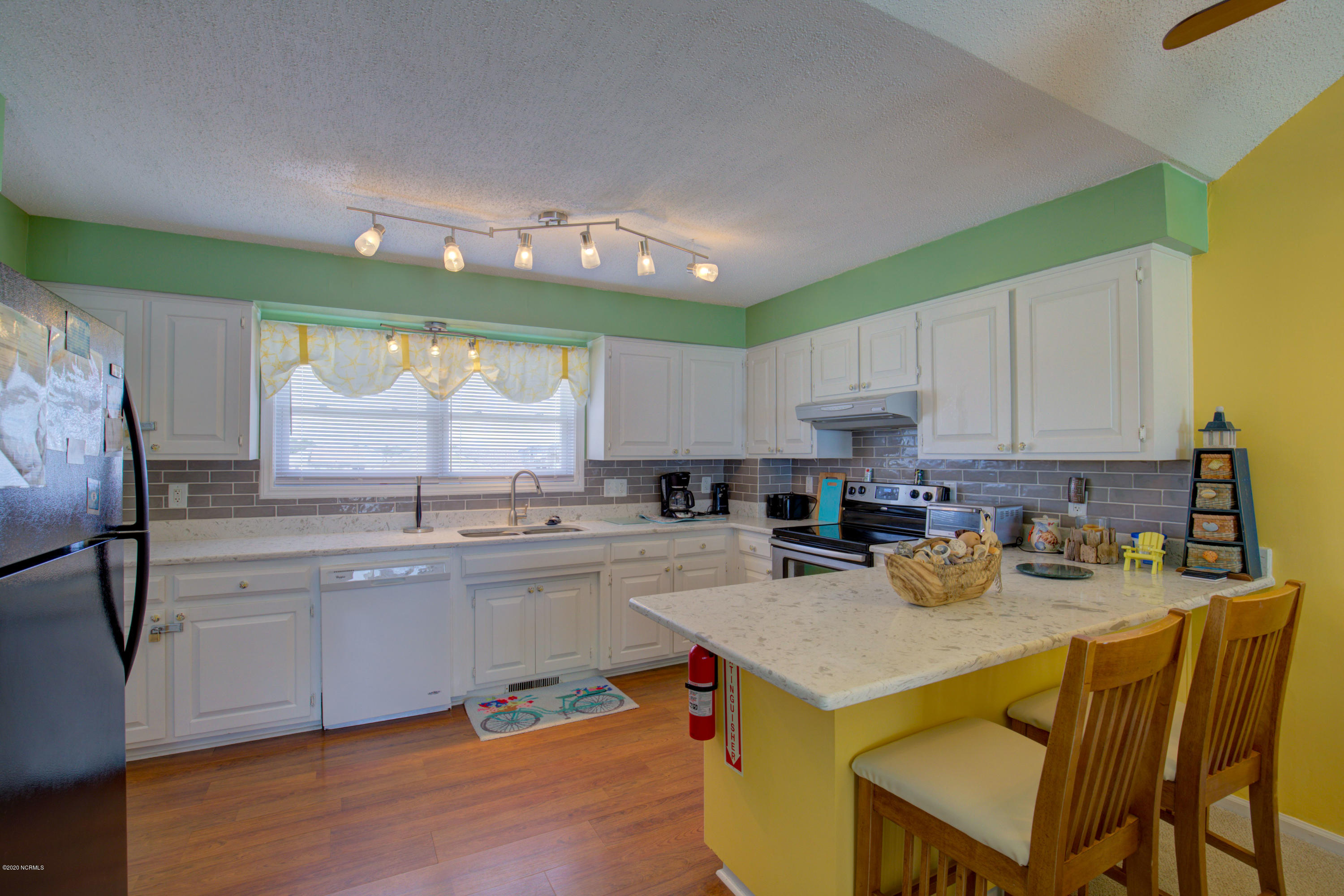 2280 New River Inlet Road, Unit 2 North Topsail Beach, NC 28460 - Photo 8 of 31 2280-2 NRIR - Interiors_27