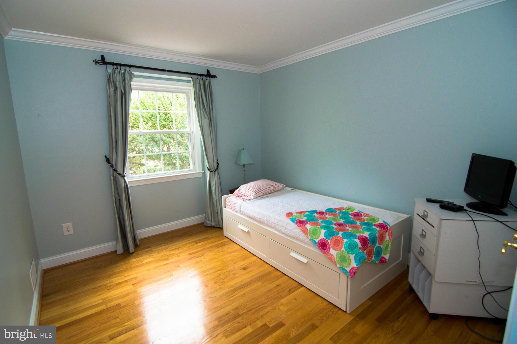 6746 Towne Lane Road McLean, VA 22101 - Photo 17 of 30 Upper Level Bedroom # 2