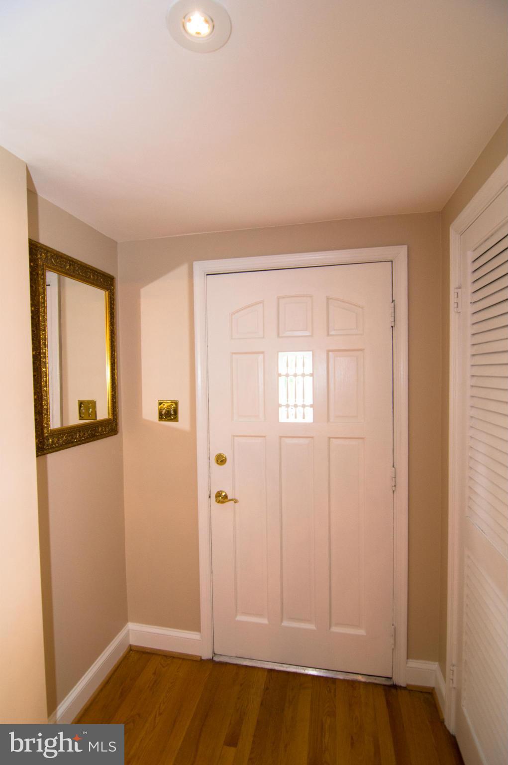 6746 Towne Lane Road McLean, VA 22101 - Photo 4 of 30 Foyer