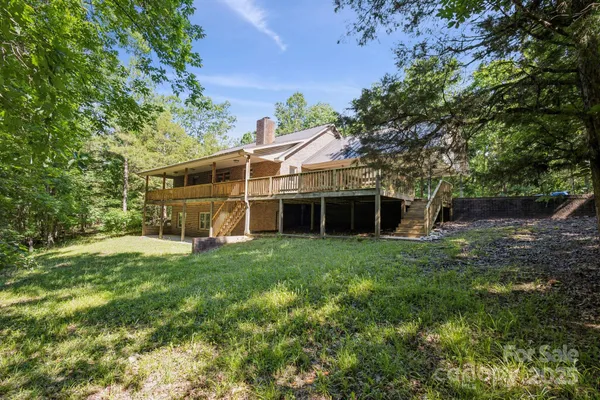 a view of a house with a backyard