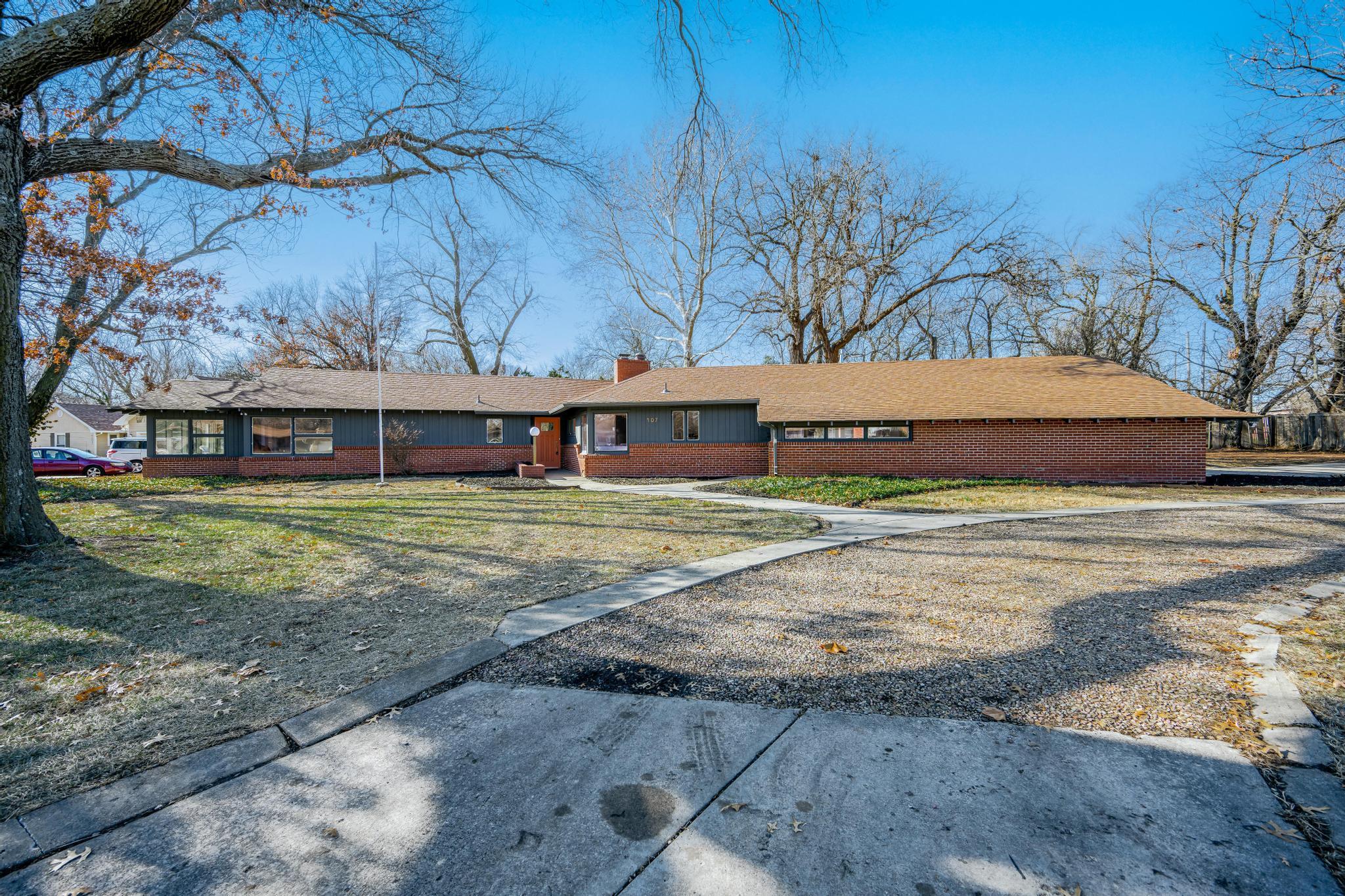 407 South Wetmore Street Wichita, KS 67209 - Photo 1 of 36