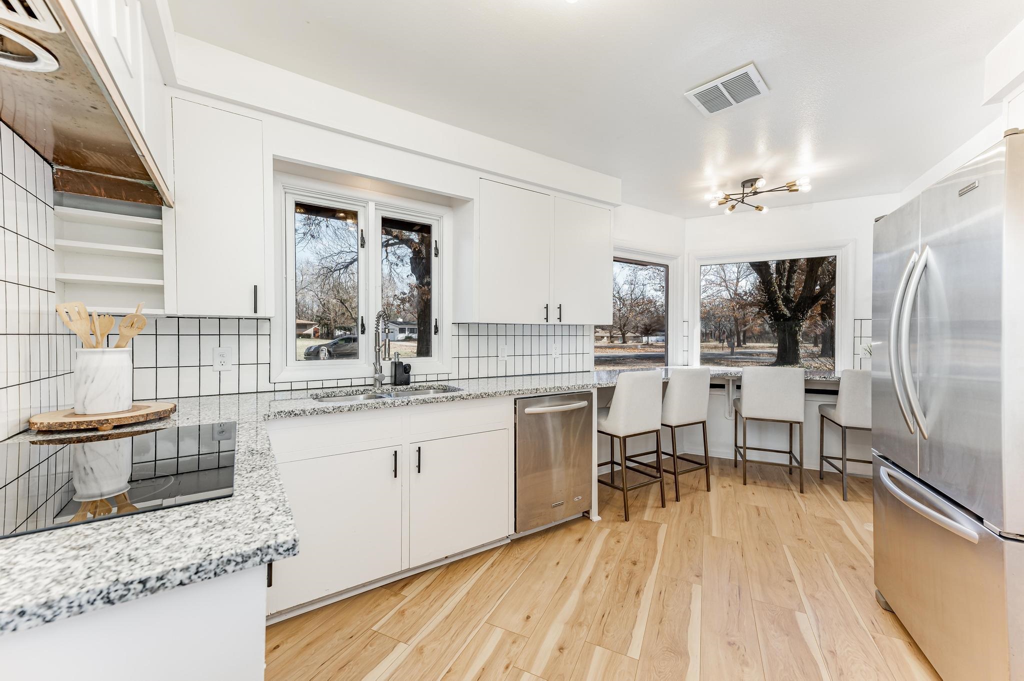 407 South Wetmore Street Wichita, KS 67209 - Photo 12 of 36