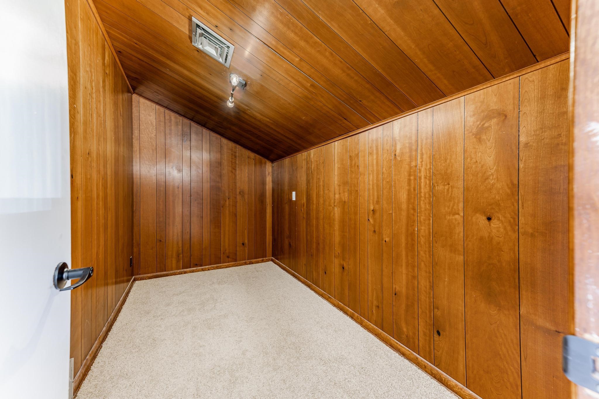 407 South Wetmore Street Wichita, KS 67209 - Photo 16 of 36