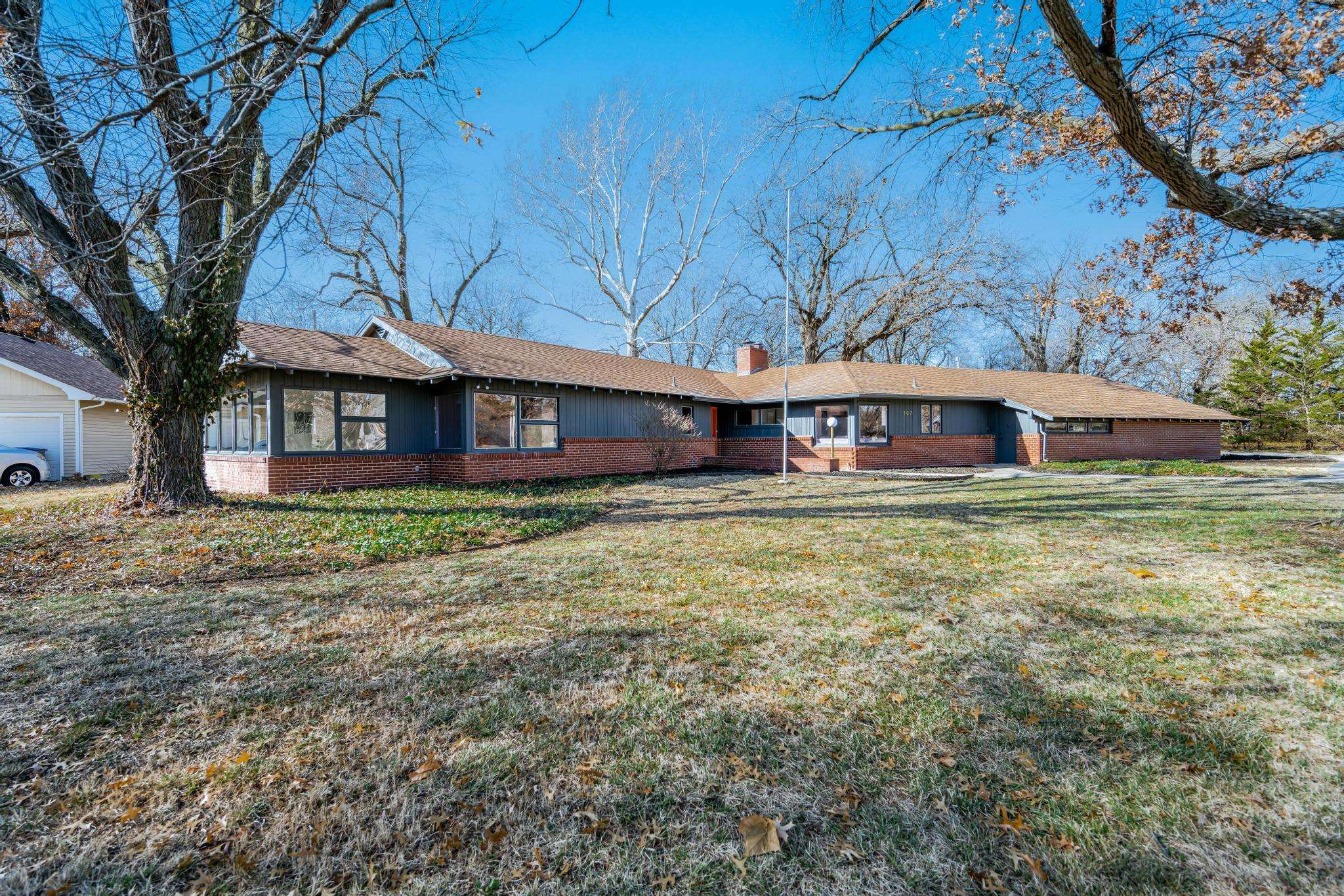 407 South Wetmore Street Wichita, KS 67209 - Photo 2 of 36