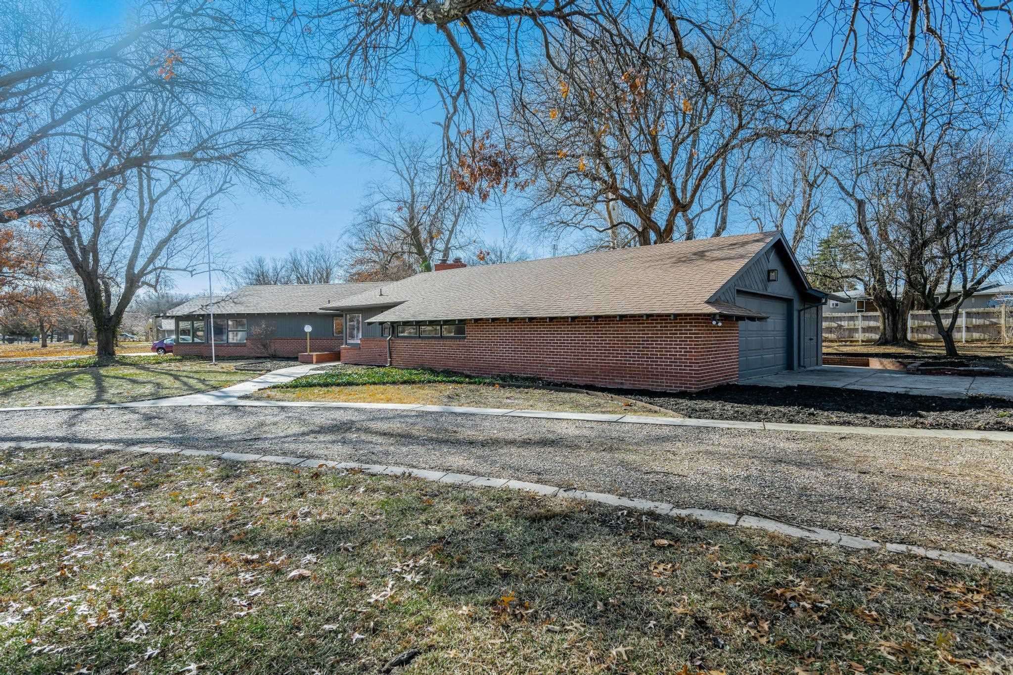 407 South Wetmore Street Wichita, KS 67209 - Photo 3 of 36