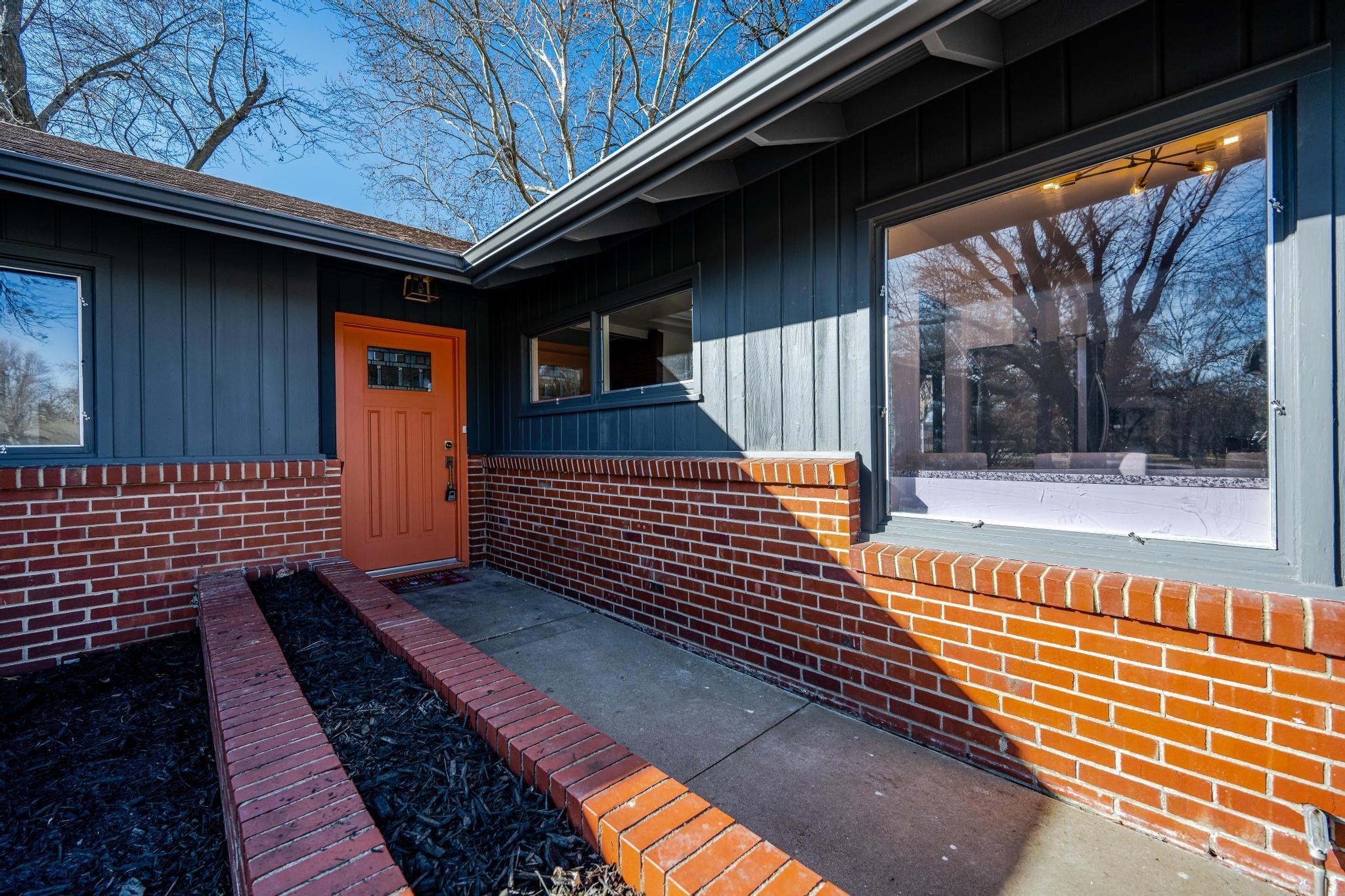 407 South Wetmore Street Wichita, KS 67209 - Photo 4 of 36