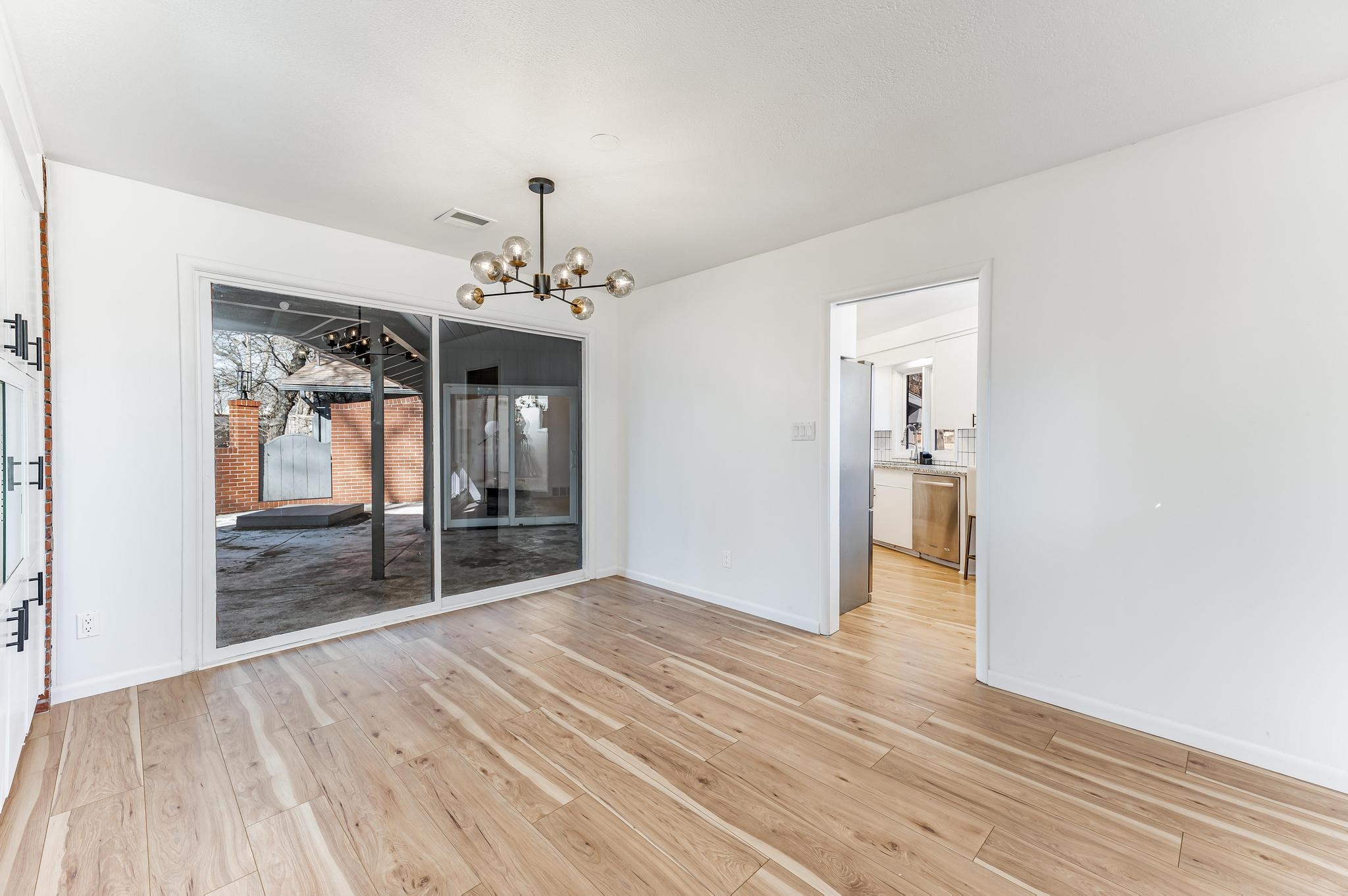 407 South Wetmore Street Wichita, KS 67209 - Photo 9 of 36